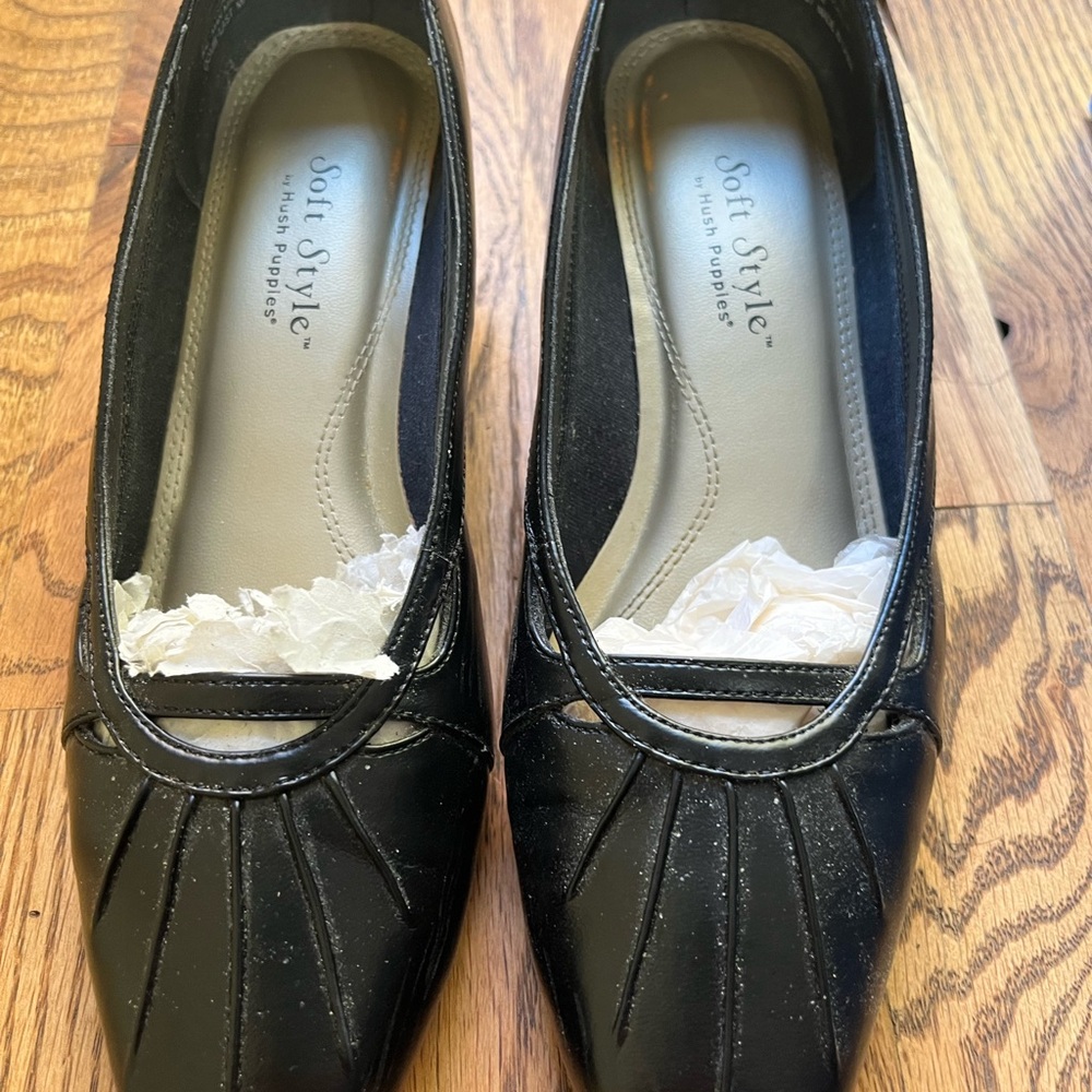 Hush Puppies Early 2000s Black heel Size 7
